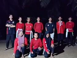 Malam latihan di pasir putih